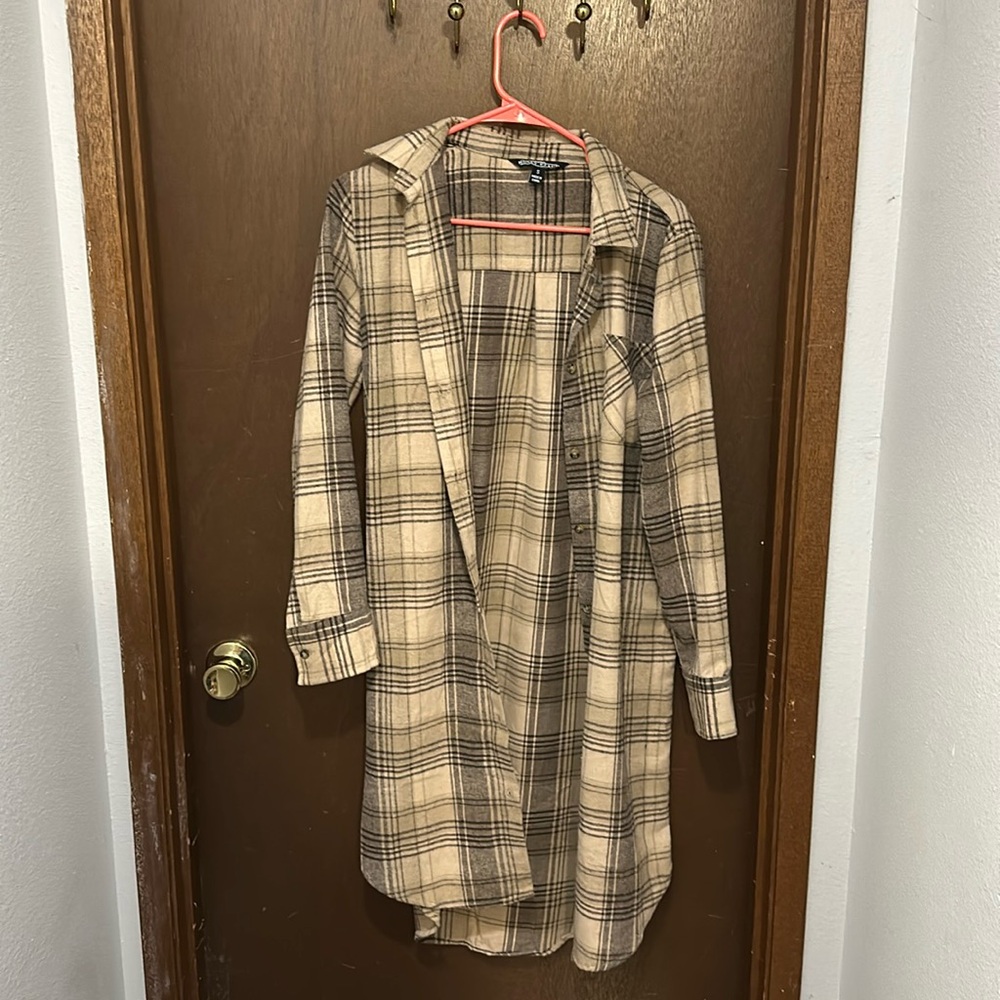 NWOT Tan Soft Long Flannel Size Small
